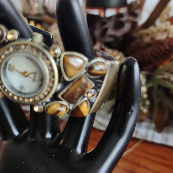 Watch - Picture 2 of 3